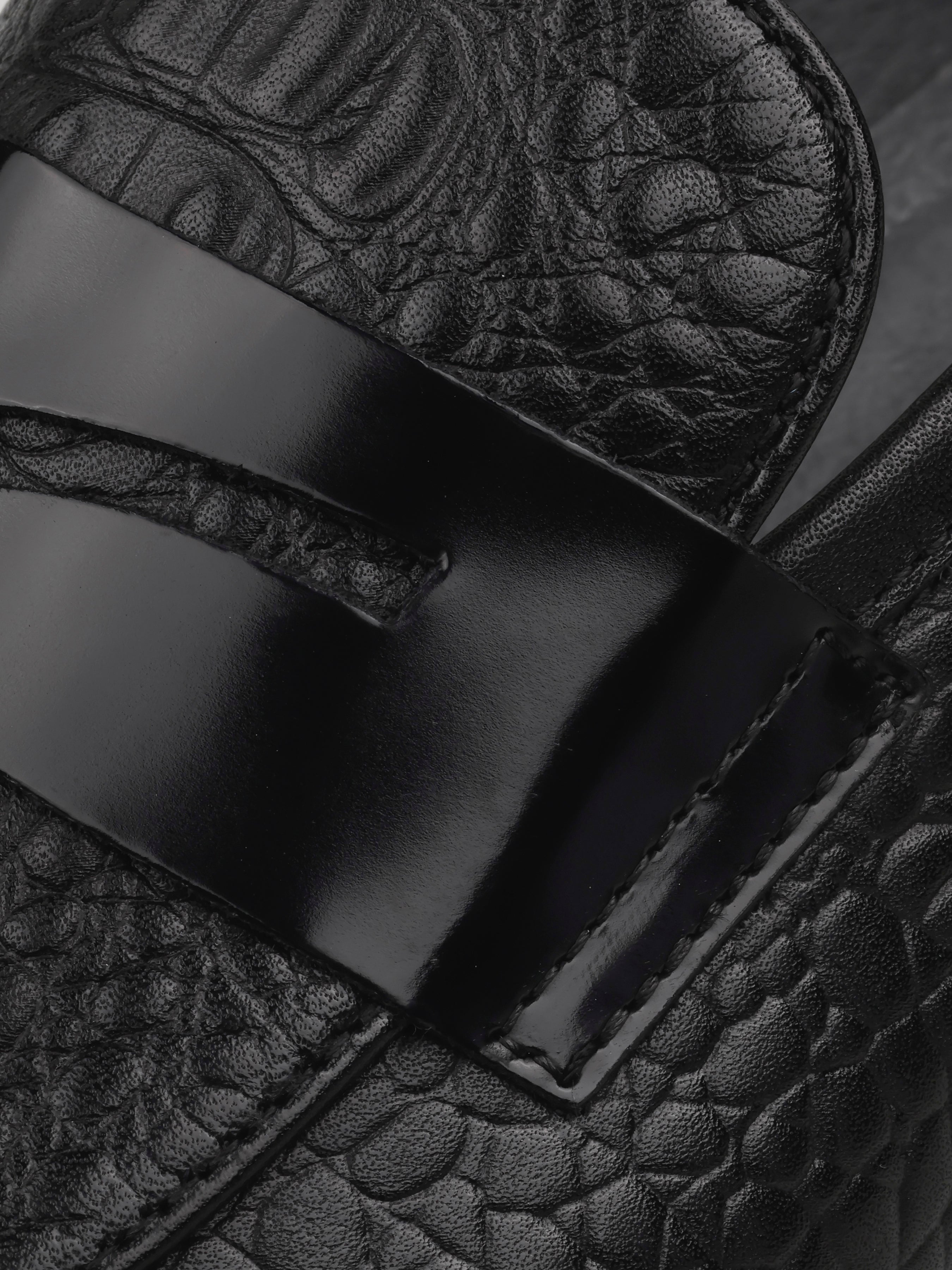 Czarne Skórzane Loafersy Fenti z Tłoczeniem w Krokodyla - obrazek 4